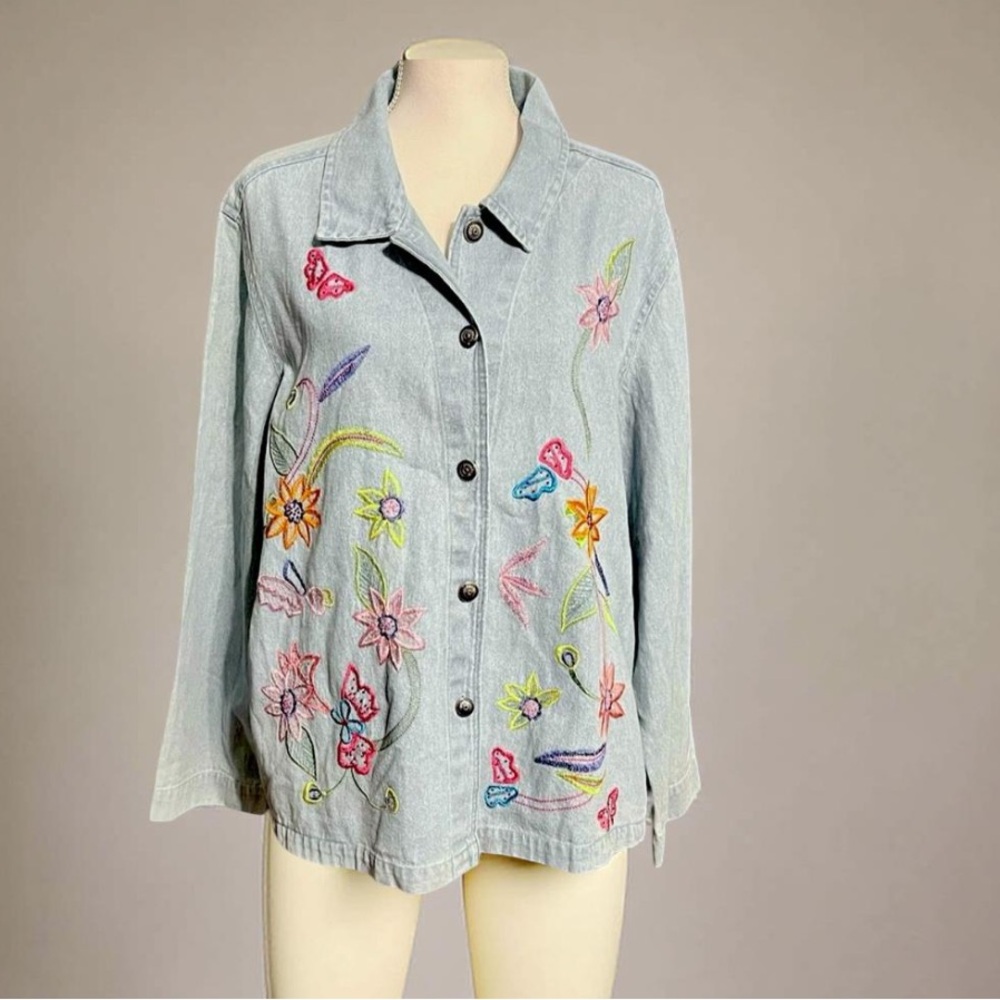 White Stag Floral Embroidered Denim Jacket With Pockets Made by White Stag XL